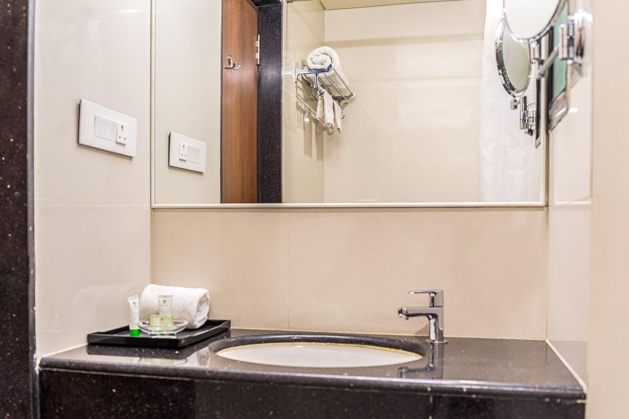 Treebo Premium Grand Emerald Pimpri-Chinchwad Ngoại thất bức ảnh