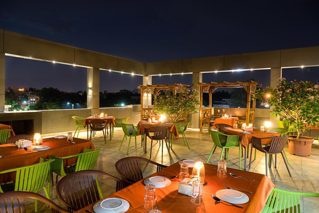 Treebo Premium Grand Emerald Pimpri-Chinchwad Ngoại thất bức ảnh